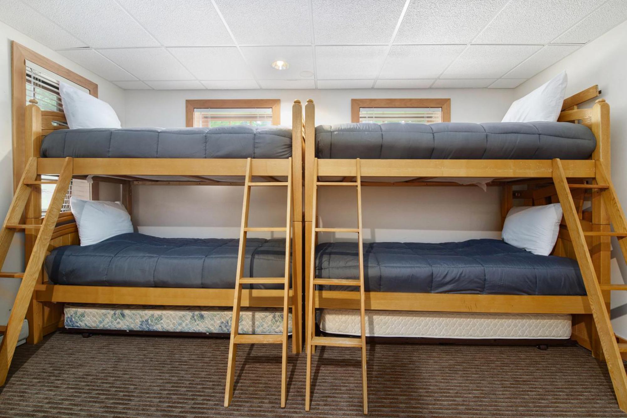 Boyne Mountain Getaway, Unit B Aparthotel Boyne Falls Exterior photo
